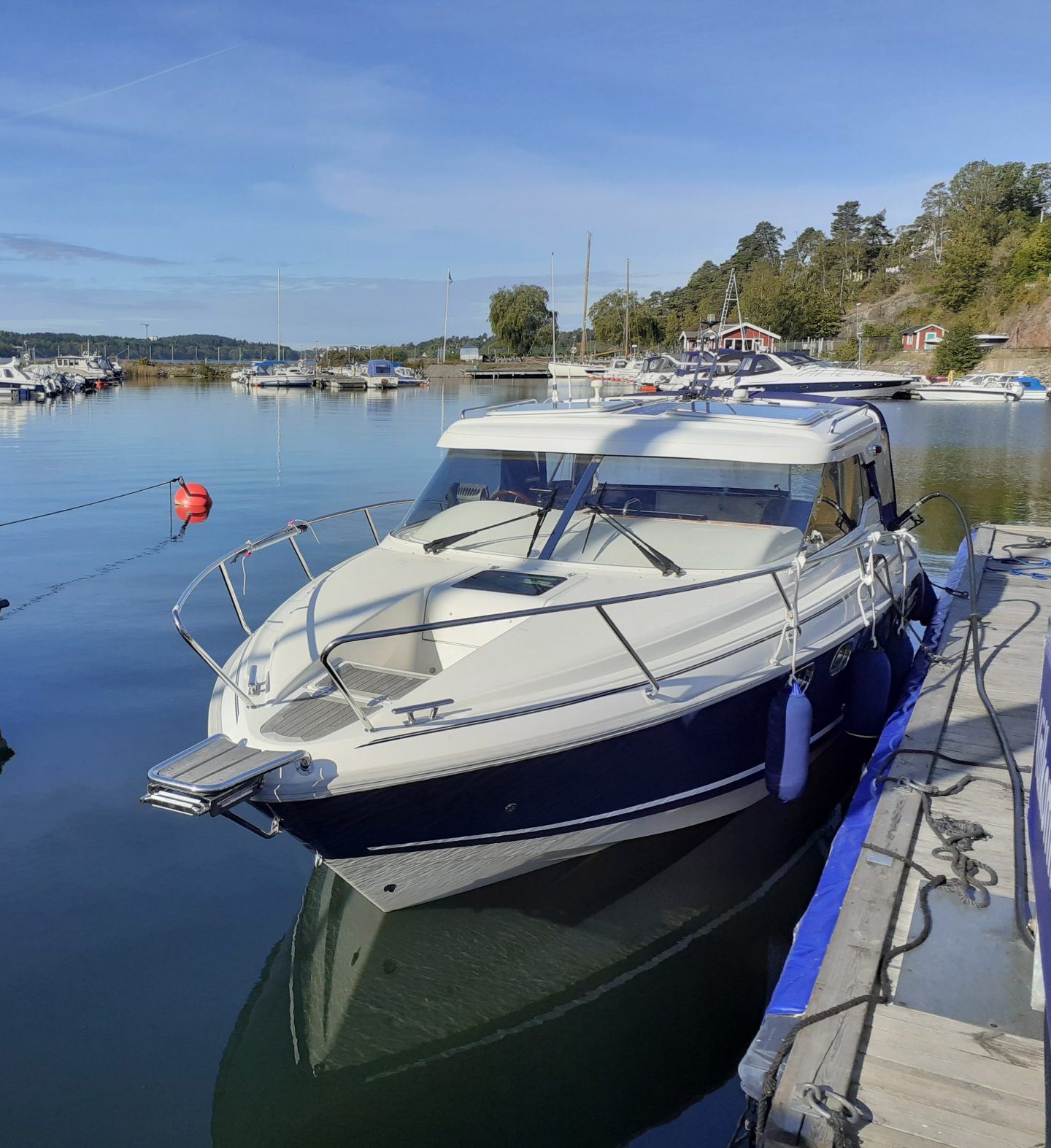 Aquador 26 HT Volvo Penta D4 300 - Broker Sweden Scandinavia AB